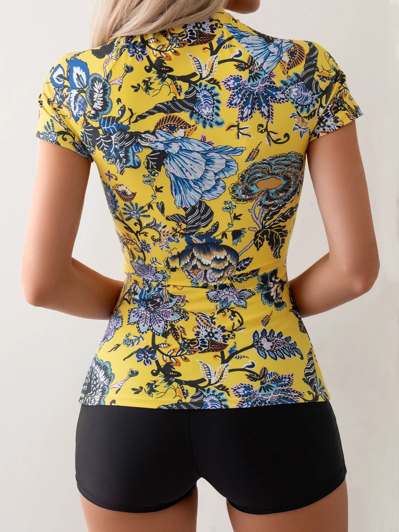 Women's 2 Piece Rash Guard Set Yellow Floral Print Short Sleeve Zipper Front Top with Black Boy Shorts UV Protection Swimwear
