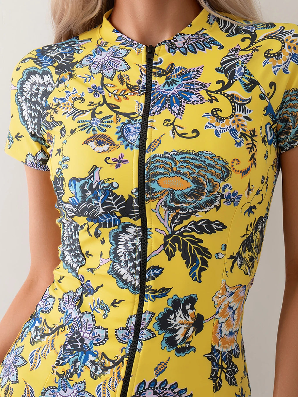 Women's 2 Piece Rash Guard Set Yellow Floral Print Short Sleeve Zipper Front Top with Black Boy Shorts UV Protection Swimwear