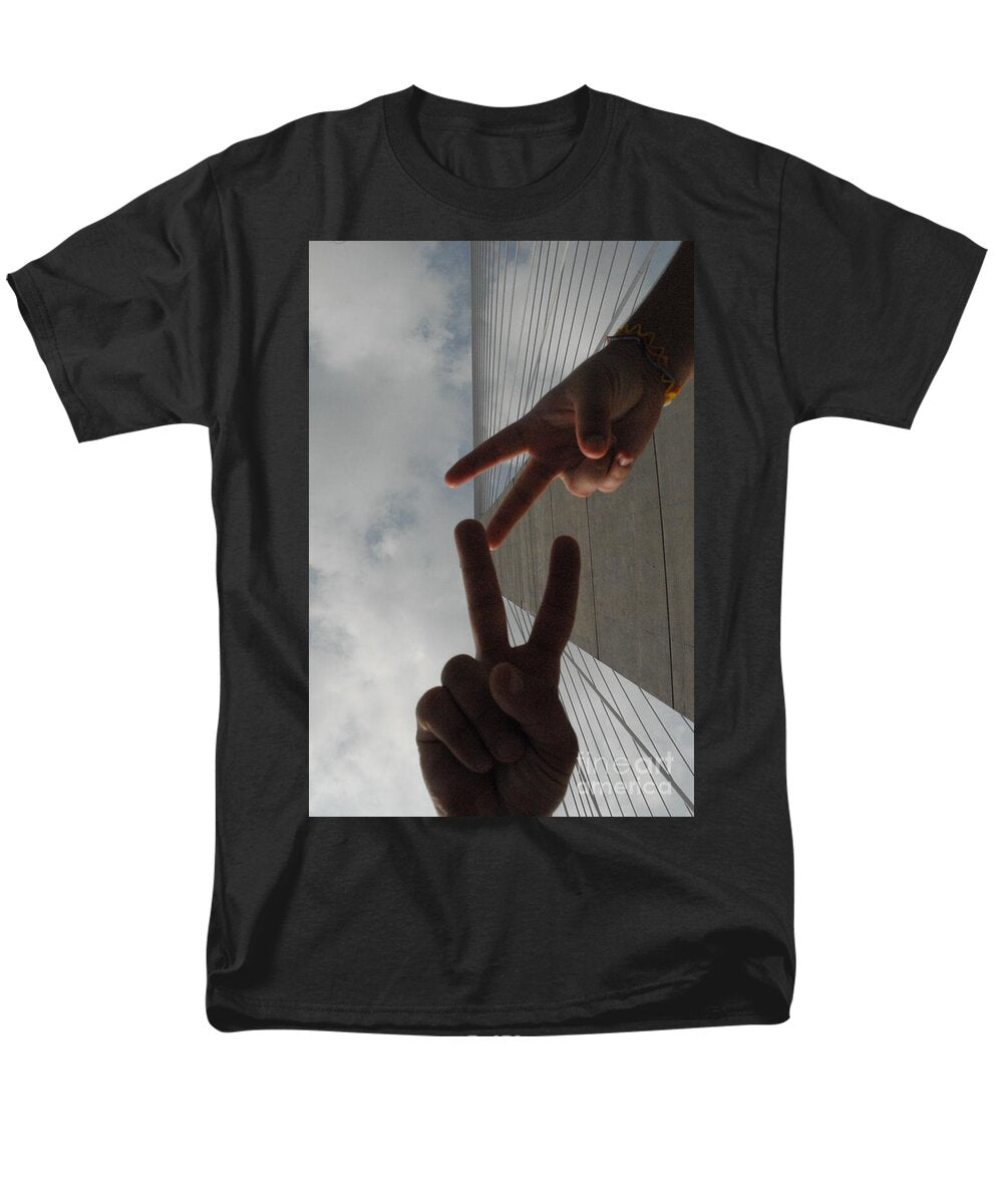 Peace Gesture Against Skyscraper - Men's T-Shirt  (Regular Fit)