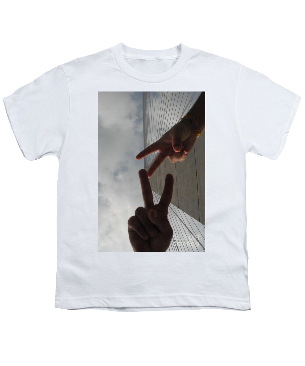Peace Gesture Against Skyscraper - Youth T-Shirt