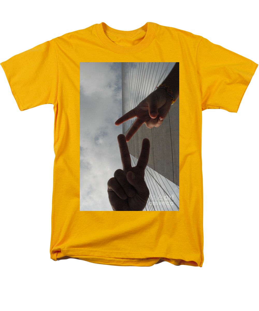 Peace Gesture Against Skyscraper - Men's T-Shirt  (Regular Fit)