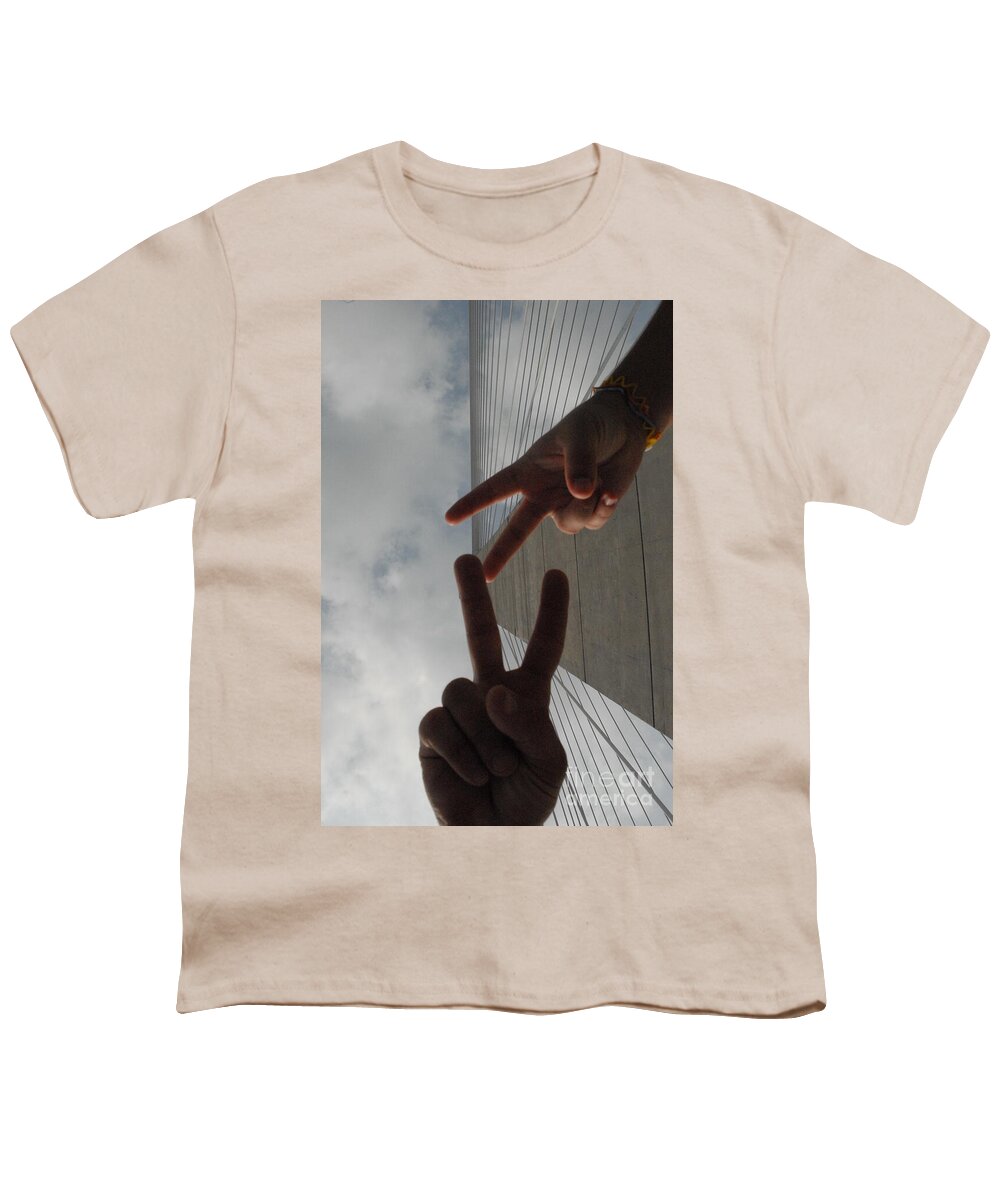Peace Gesture Against Skyscraper - Youth T-Shirt