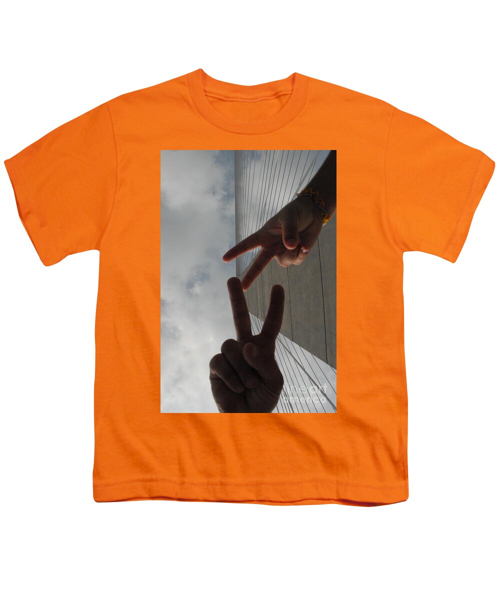 Peace Gesture Against Skyscraper - Youth T-Shirt