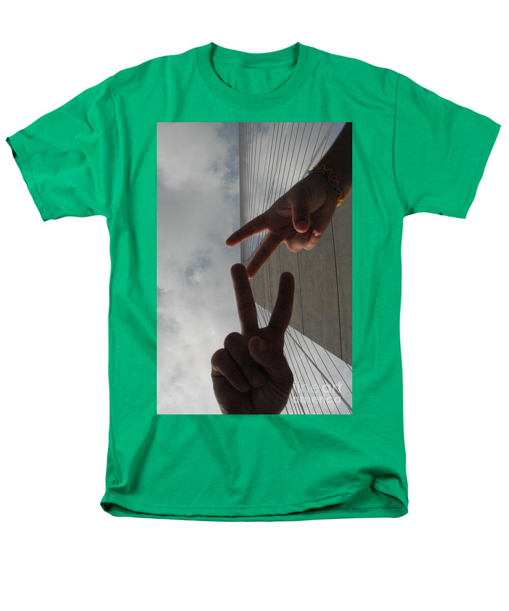 Peace Gesture Against Skyscraper - Men's T-Shirt  (Regular Fit)