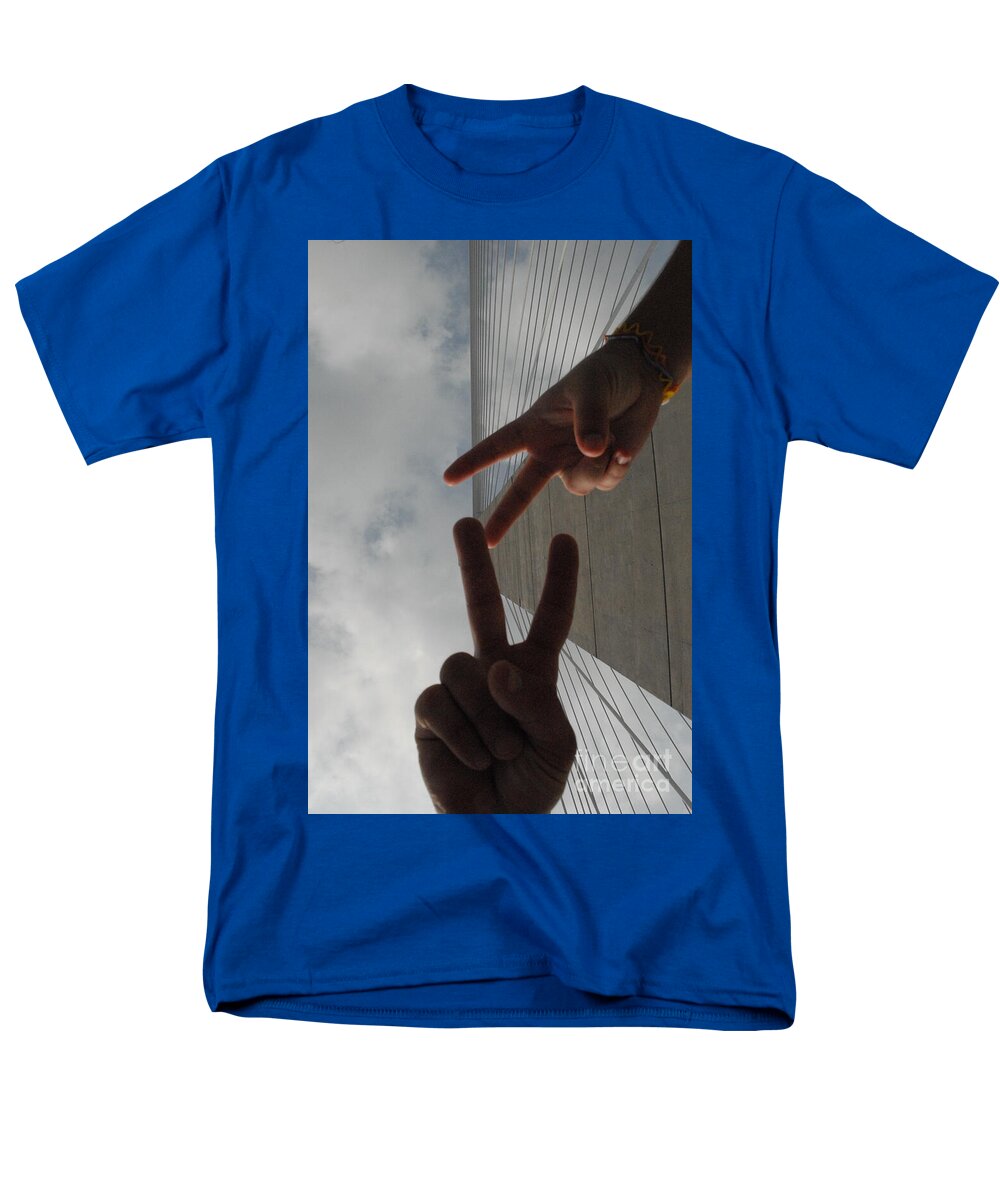 Peace Gesture Against Skyscraper - Men's T-Shirt  (Regular Fit)