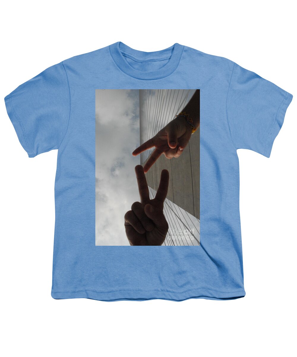 Peace Gesture Against Skyscraper - Youth T-Shirt