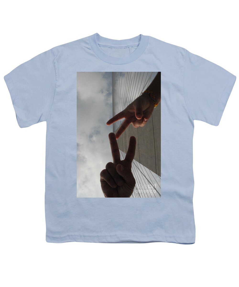 Peace Gesture Against Skyscraper - Youth T-Shirt