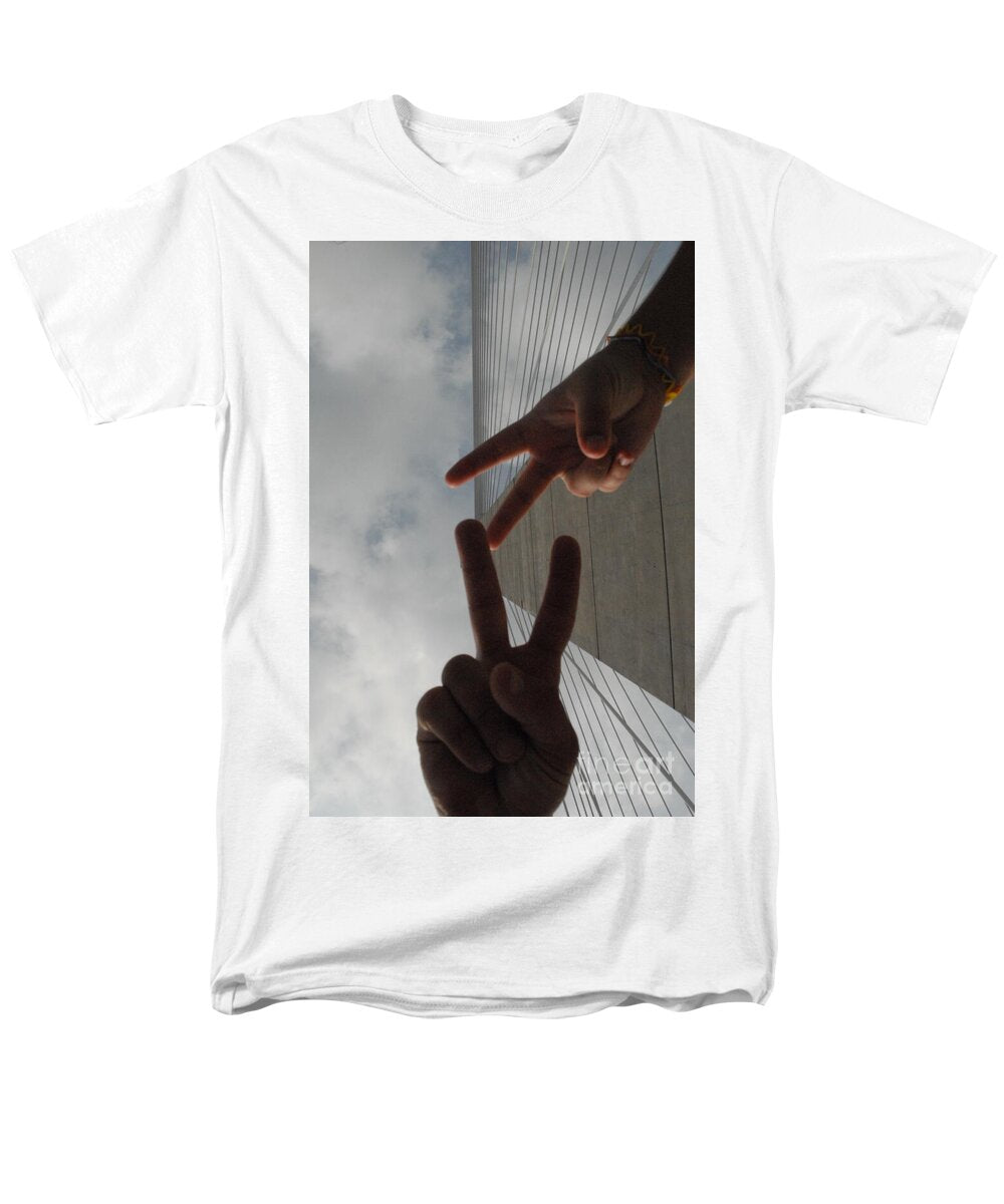 Peace Gesture Against Skyscraper - Men's T-Shirt  (Regular Fit)