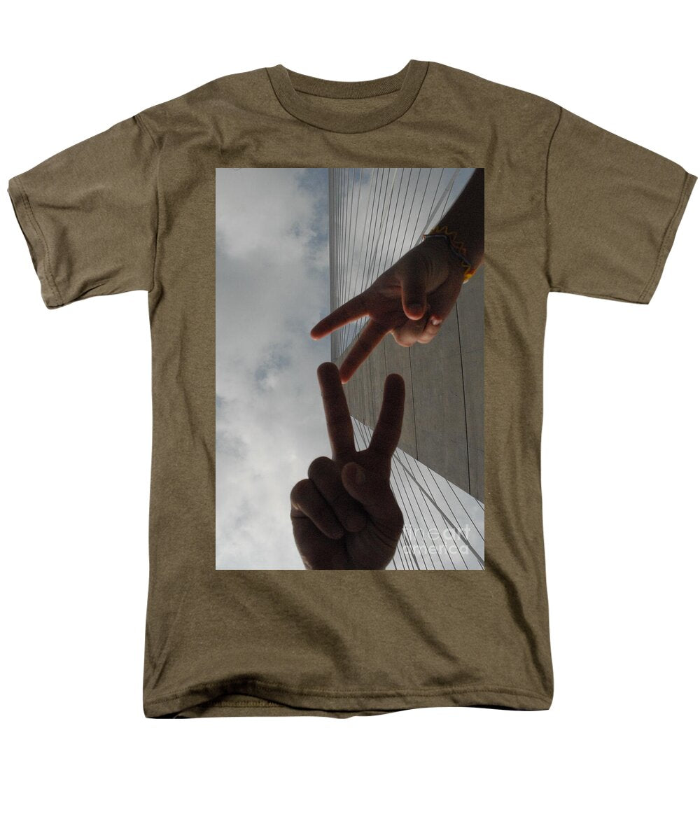 Peace Gesture Against Skyscraper - Men's T-Shirt  (Regular Fit)
