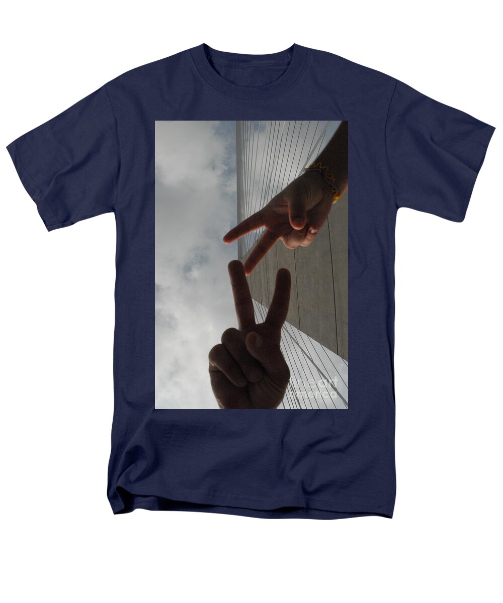Peace Gesture Against Skyscraper - Men's T-Shirt  (Regular Fit)