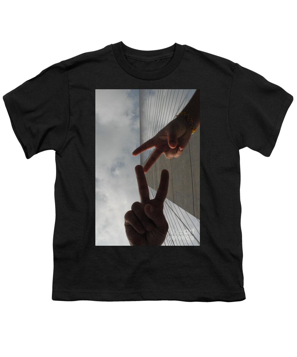 Peace Gesture Against Skyscraper - Youth T-Shirt
