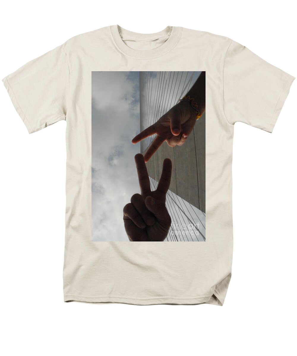 Peace Gesture Against Skyscraper - Men's T-Shirt  (Regular Fit)