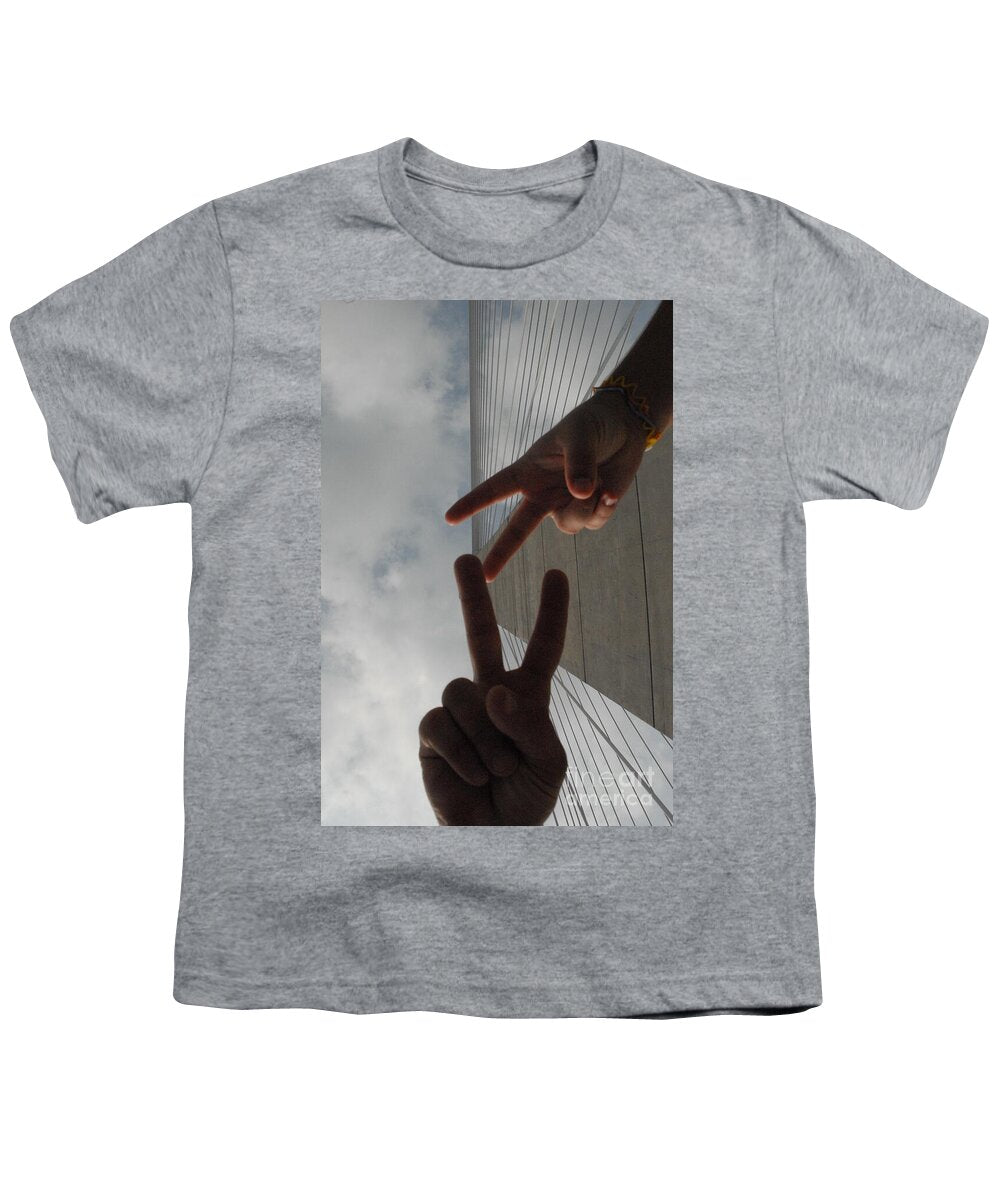 Peace Gesture Against Skyscraper - Youth T-Shirt